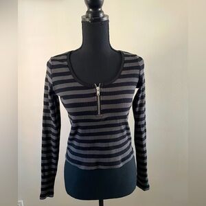Adorable Killstar longsleeve stripped top.
Used once, in good condition.
